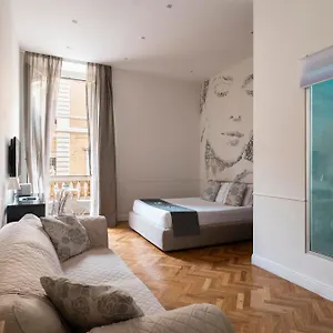 Vanity Navona Hotel